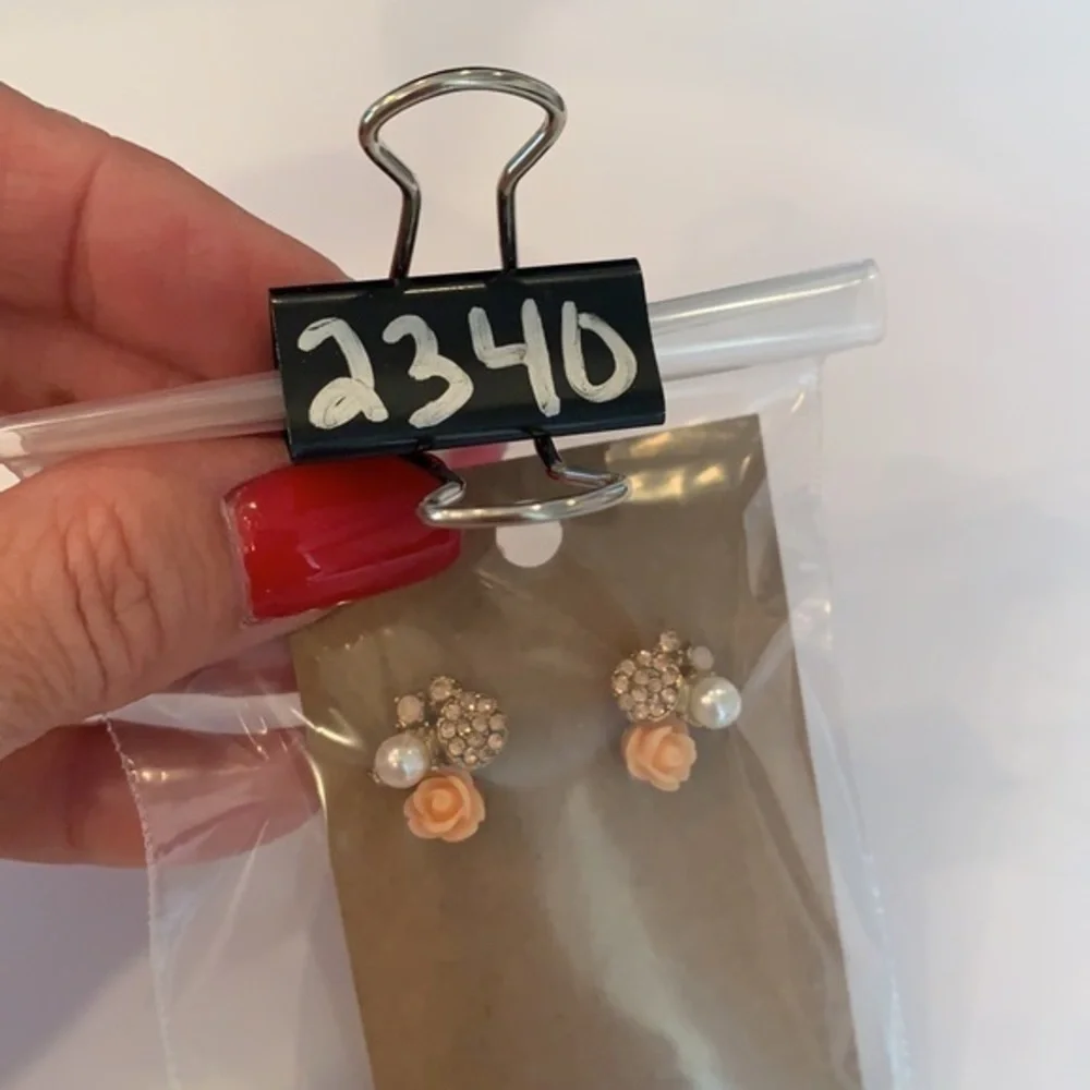 💐5/25 Pearl rose cluster statement gold tone
